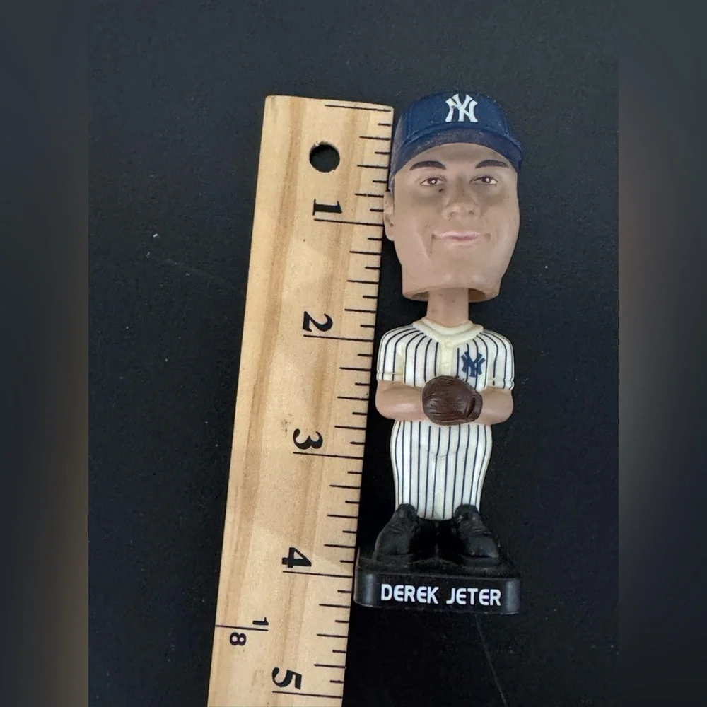 Derek Jeter 4 inch Baseball Player Bobblehead - Blue and White